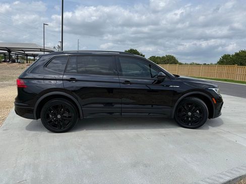 Used 2022 Volkswagen Tiguan SE R-Line FWD image 4