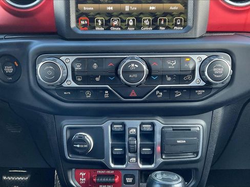 Used 2018 Jeep Wrangler Unlimited Rubicon w/ Dual Top Group AWD/4WD image 15