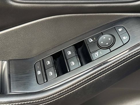 Used 2022 Nissan Rogue SV w/ SV Premium Package image 22