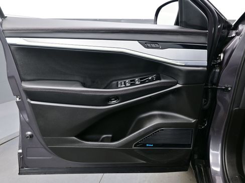 Used 2024 Jeep Wagoneer Launch Edition image 9