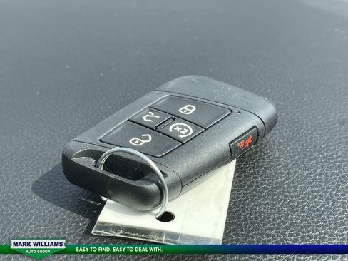 Used 2022 Volkswagen Tiguan SE R-Line image 28