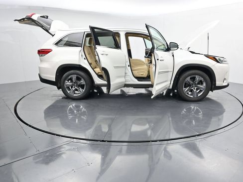 Used 2019 Toyota Highlander AWD V6 image 27