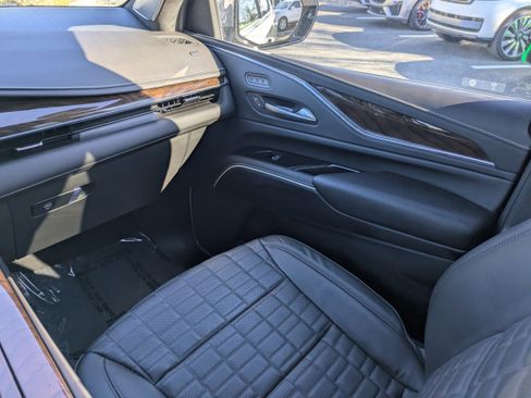Used 2024 Cadillac Escalade Premium Luxury Platinum image 23
