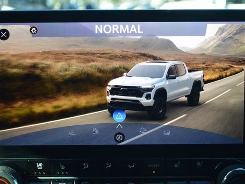 Used 2025 Chevrolet Colorado ZR2 w/ Technology Package image 26