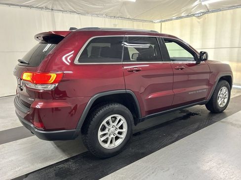 Used 2018 Jeep Grand Cherokee Laredo AWD/4WD image 2
