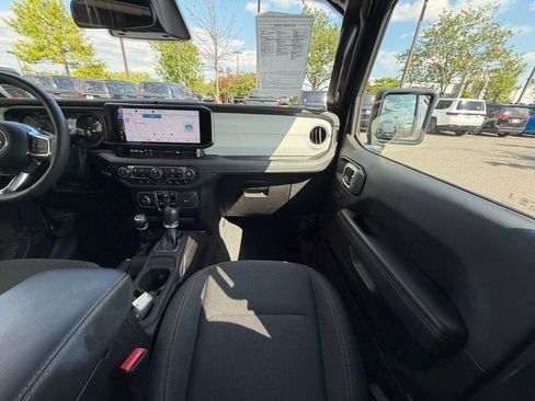 Certified 2025 Jeep Wrangler Unlimited Sahara w/ Safety Group AWD/4WD image 20