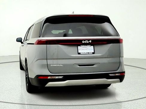 Used 2024 Kia Carnival EX FWD image 6