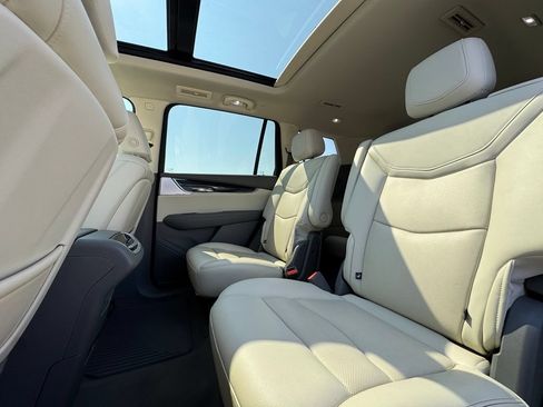 Used 2023 Cadillac XT6 Premium Luxury w/ Technology Package FWD image 21