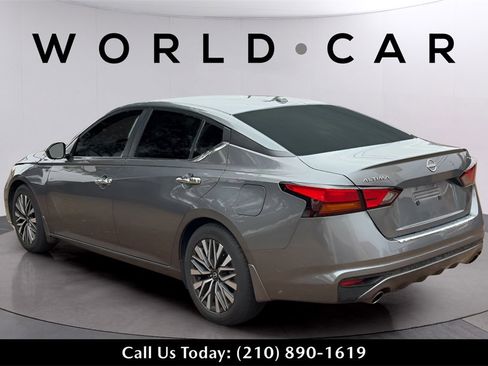 Used 2023 Nissan Altima 2.5 SV w/ SV Premium Package image 10