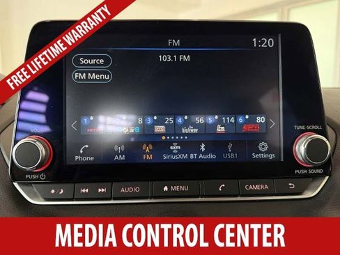 Used 2024 Nissan Sentra SV FWD image 11