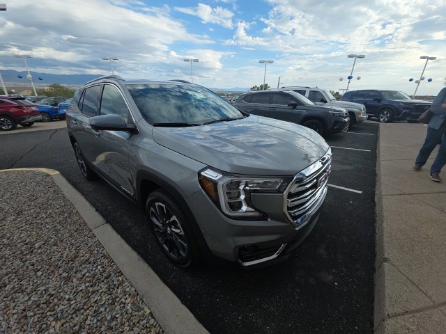 Used 2024 GMC Terrain SLT AWD/4WD image 1