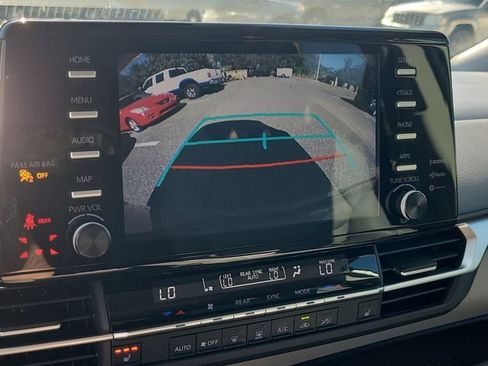 Used 2023 Toyota Sienna XLE image 21