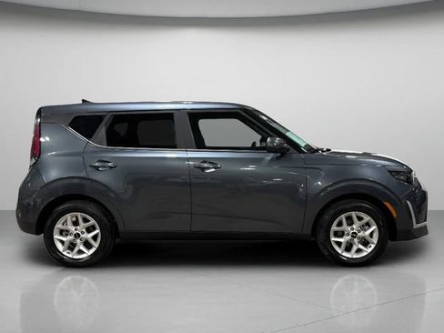 Used 2025 Kia Soul LX w/ LX Technology Package FWD image 2