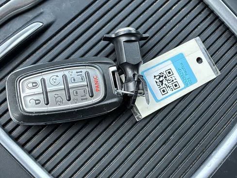 Used 2023 Chrysler Pacifica Touring-L FWD image 40