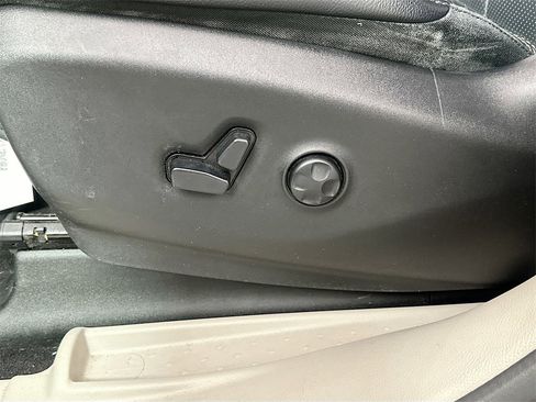 Used 2018 Chrysler Pacifica Touring-L w/ Premium Audio Group image 18