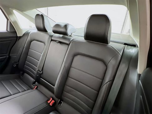 Used 2024 Volkswagen Jetta SE image 20