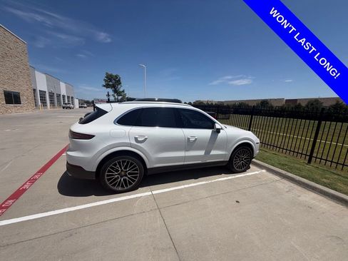 Used 2019 Porsche Cayenne AWD/4WD image 2