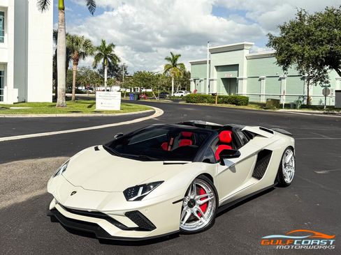 Used 2018 Lamborghini Aventador S image 10