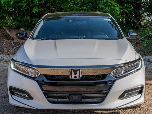 Used 2018 Honda Accord Sport image 8