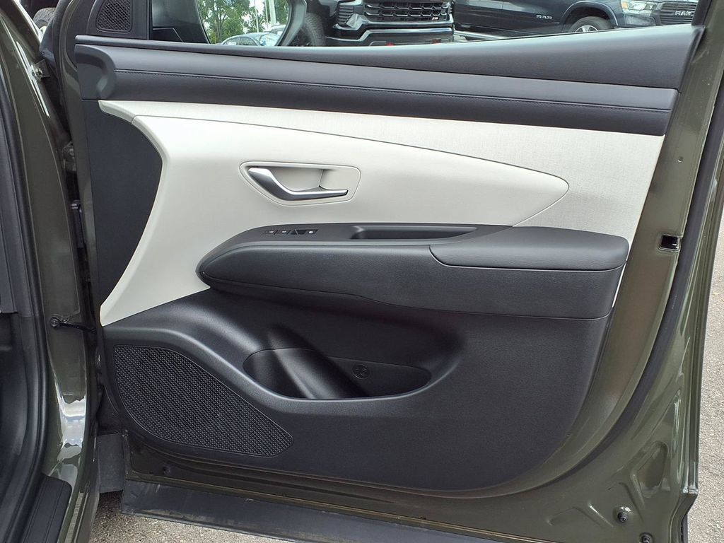 Used 2025 Hyundai Tucson SEL FWD image 13