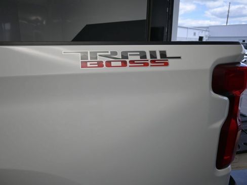 Used 2022 Chevrolet Silverado 1500 LT Trail Boss w/ Safety Package AWD/4WD image 18