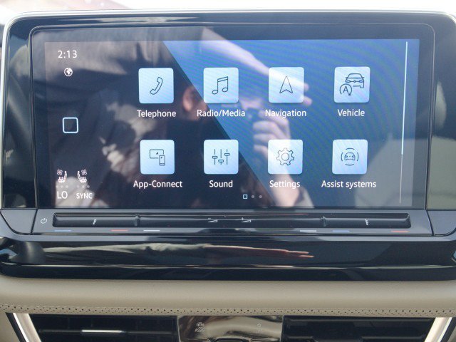 Used 2024 Volkswagen Atlas SE w/ Panoramic Sunroof Package FWD image 21