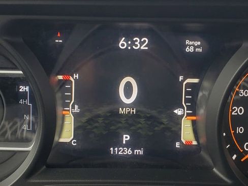 Used 2025 Jeep Wrangler Sport image 17