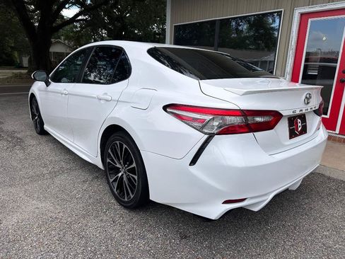 Used 2018 Toyota Camry SE FWD image 6