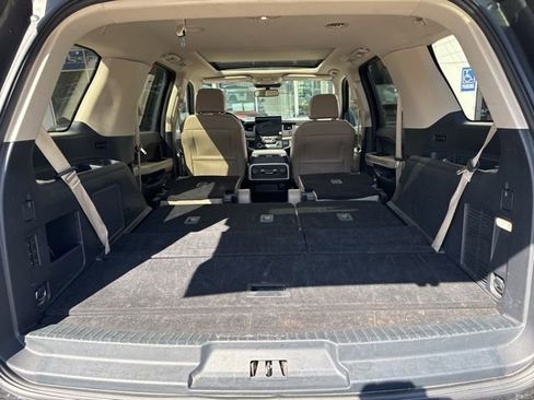 Used 2024 Ford Expedition Limited AWD/4WD image 12