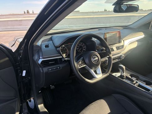 Used 2025 Nissan Altima 2.5 SV image 34