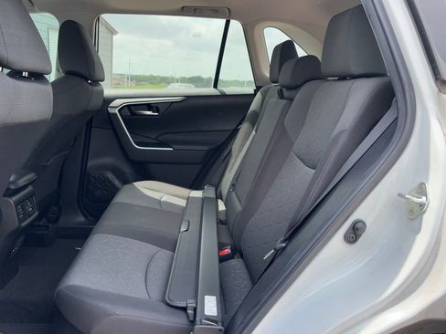 Used 2022 Toyota RAV4 XLE w/ Convenience Package image 8
