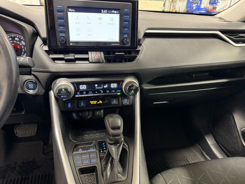 Used 2021 Toyota RAV4 XLE w/ Convenience Package image 20