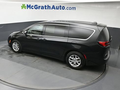 Used 2023 Chrysler Pacifica Touring-L FWD image 27