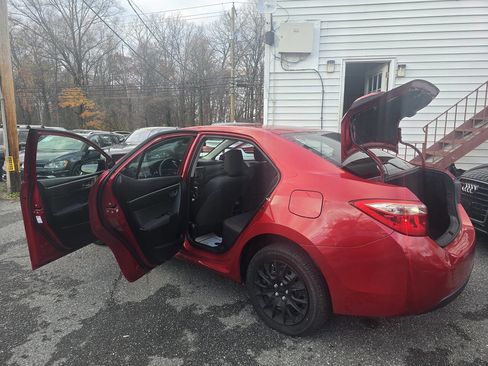 Used 2018 Toyota Corolla LE image 10