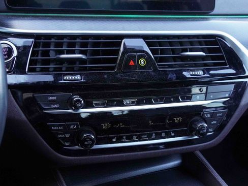 Certified 2022 BMW M550i xDrive w/ Executive Package image 29