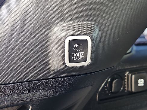 Used 2024 Jeep Grand Cherokee Altitude image 7