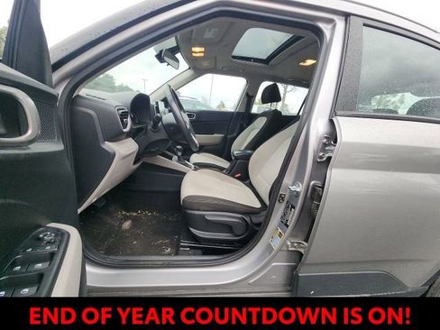 Used 2024 Hyundai Venue SEL image 22