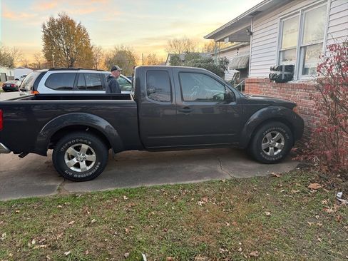 Used 2012 Nissan Frontier SV image 5