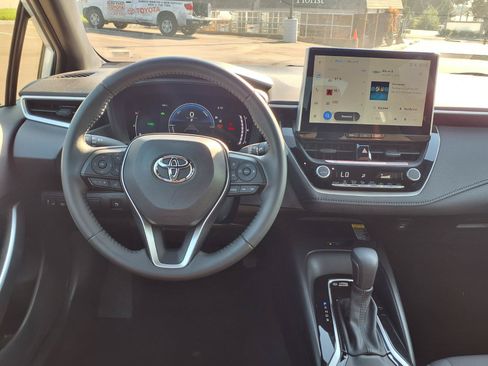 Certified 2025 Toyota Corolla SE w/ SE Premium Package AWD/4WD image 5