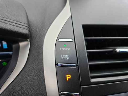 Used 2013 Lincoln MKZ Hybrid image 34