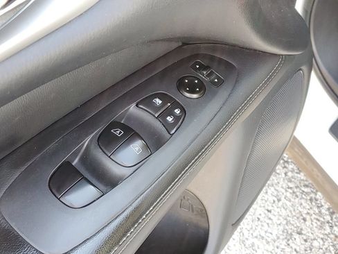 Used 2020 Nissan Pathfinder SV FWD image 14
