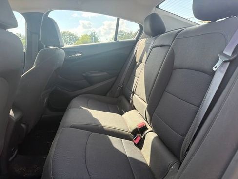Used 2017 Chevrolet Cruze LT FWD image 13