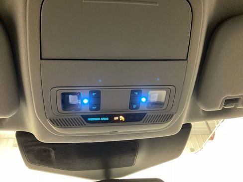 Used 2023 Ford Explorer XLT image 25