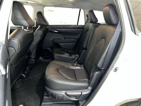 New 2026 Toyota Highlander XLE image 11