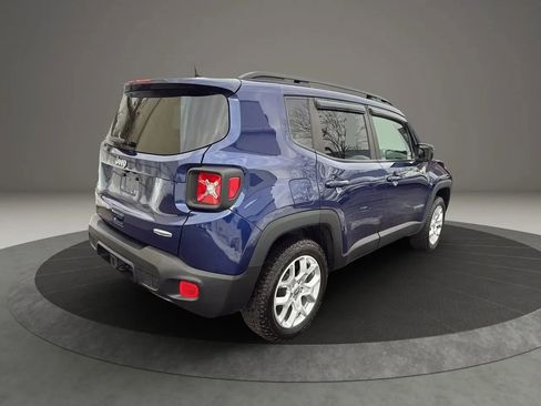 Used 2018 Jeep Renegade Latitude w/ Popular Equipment Group image 5