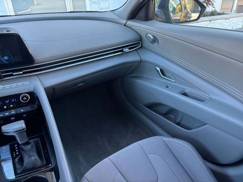 Used 2025 Hyundai Elantra SEL image 31