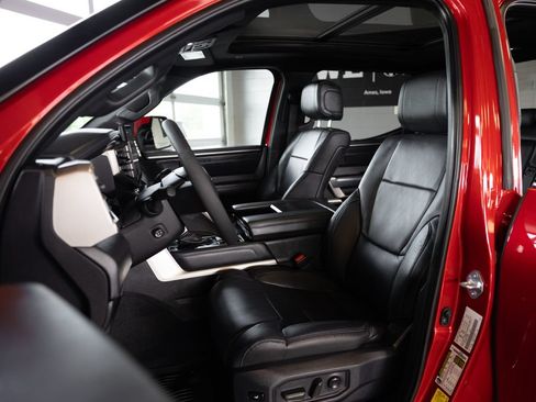 Used 2026 Toyota Tundra Platinum AWD/4WD image 11