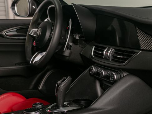 Used 2024 Alfa Romeo Giulia Quadrifoglio image 34