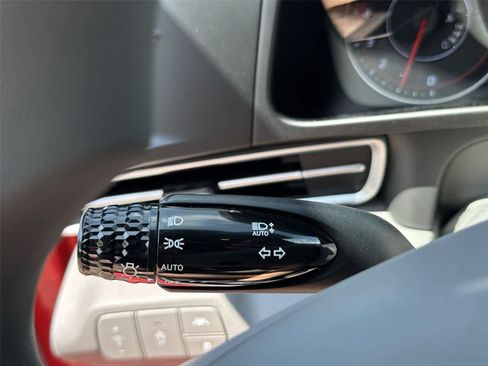 Used 2023 Hyundai Elantra SE FWD image 21