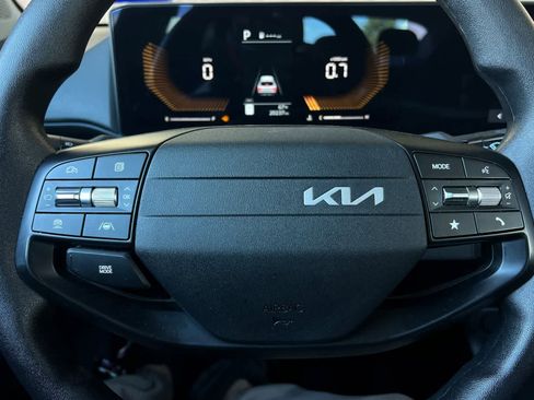 Used 2025 Kia K4 LXS image 24